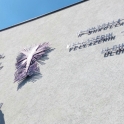 Škola v Ulcinji (nápis v černohorštině i albánštině